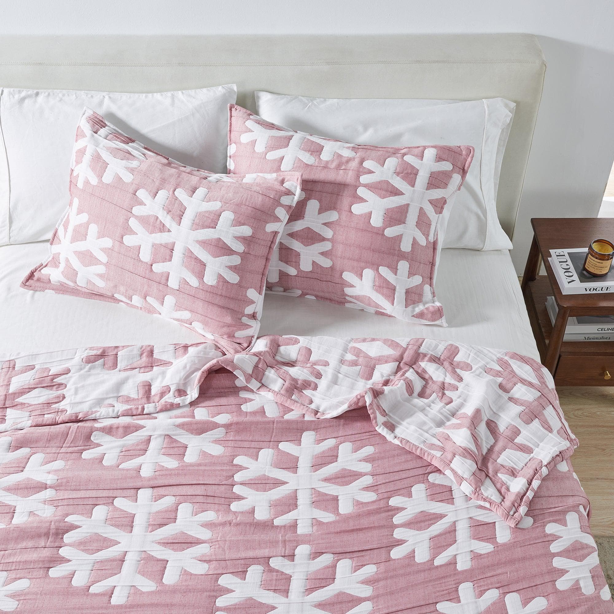 Matelassé Snowflake Quilt Set - Nino Collection - Best Buy Furniture