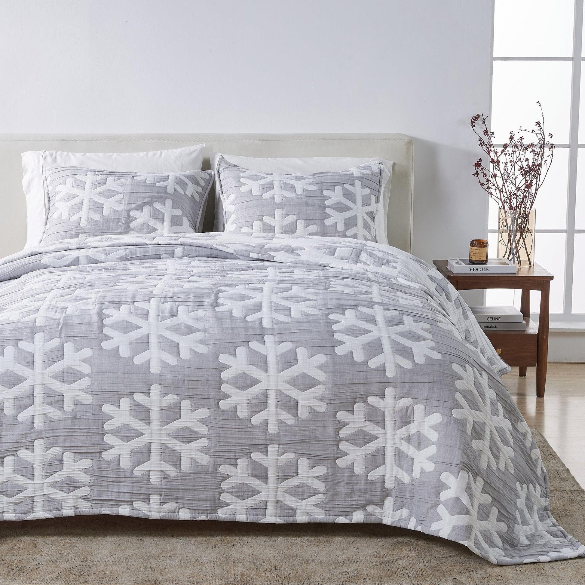 Matelassé Snowflake Quilt Set - Nino Collection - Best Buy Furniture