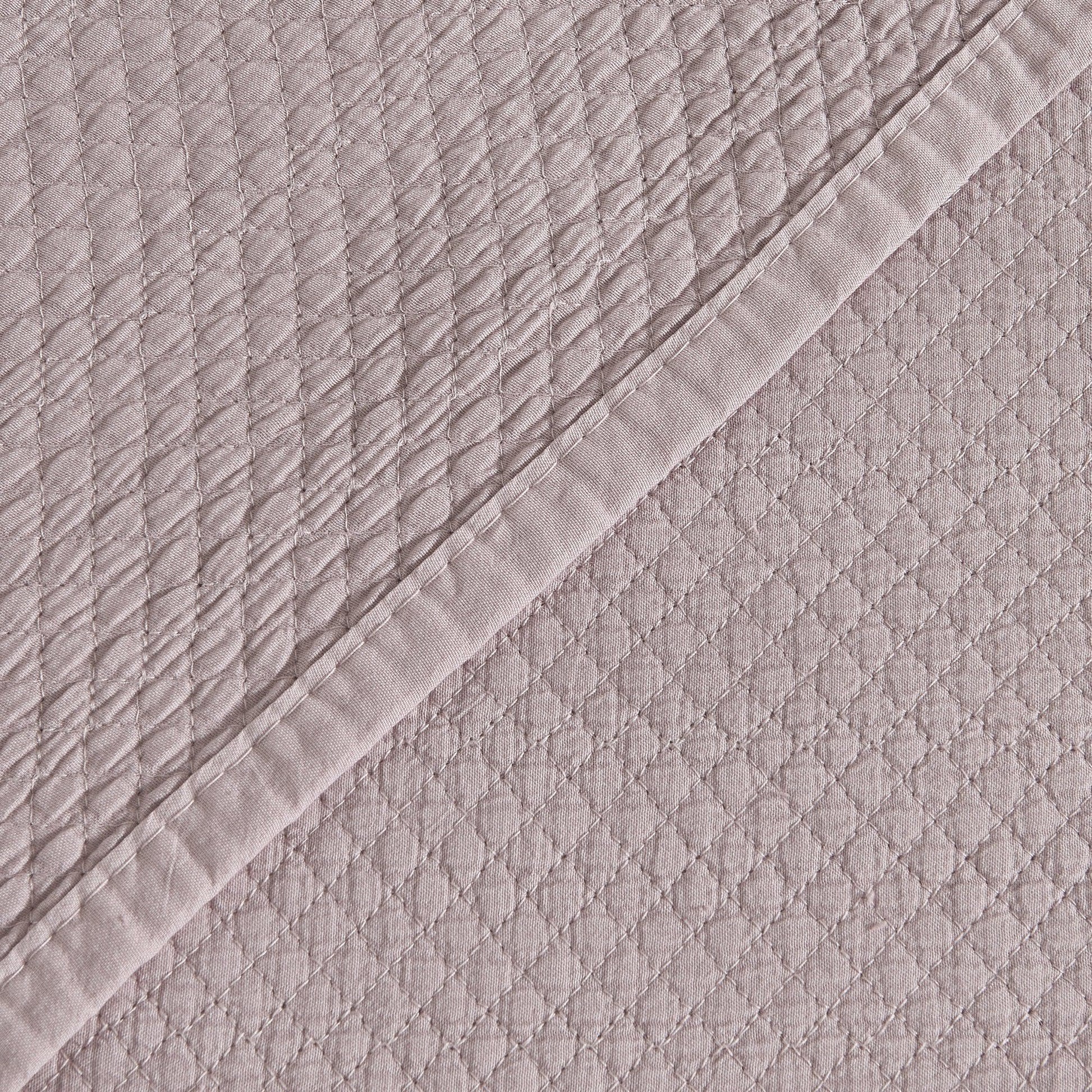 Stonewashed Relaxed Quilt Set - Vittoria Collection - Best Buy Furniture