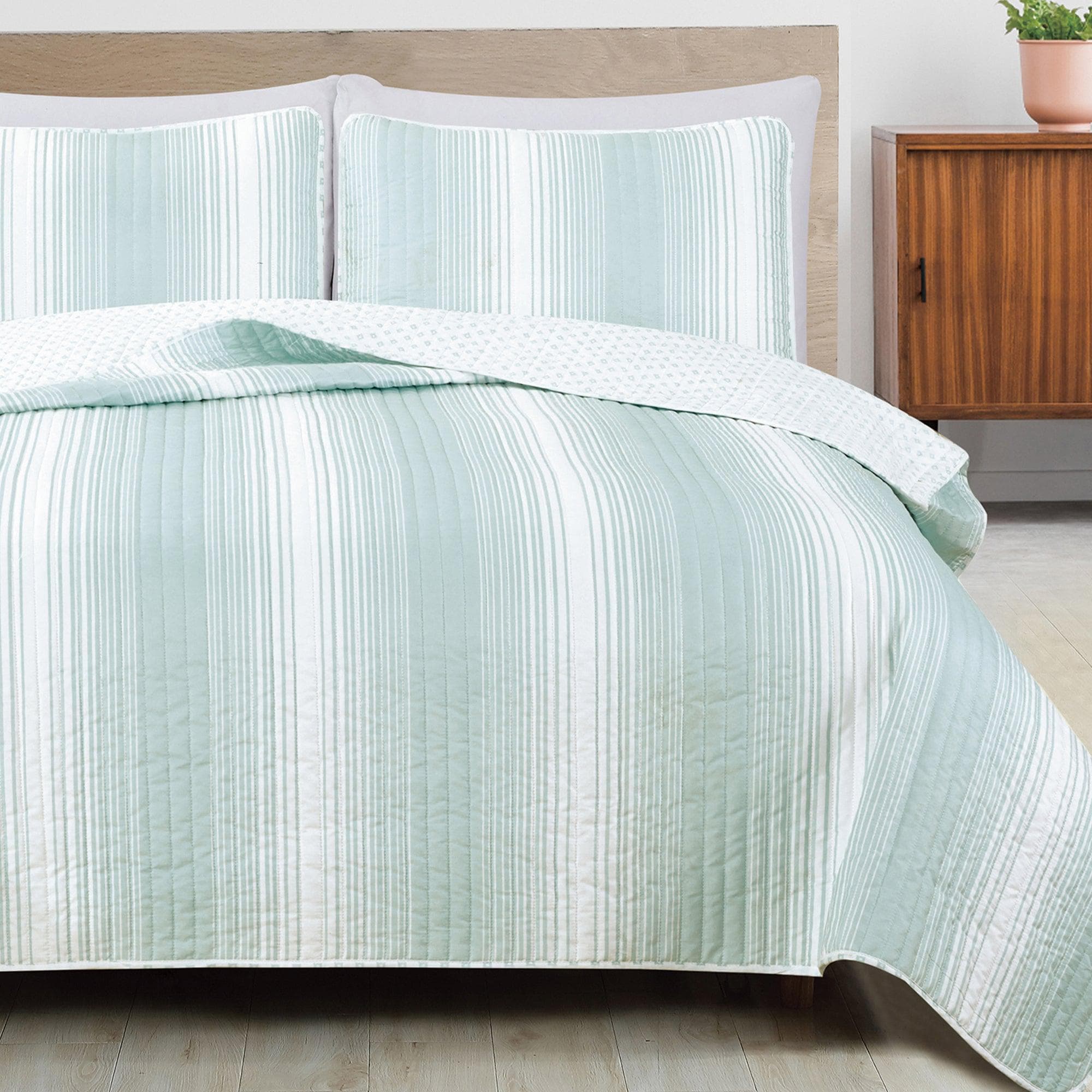 Everette Collection 3 Piece Ombre Striped Quilt Set - Best Buy Furniture