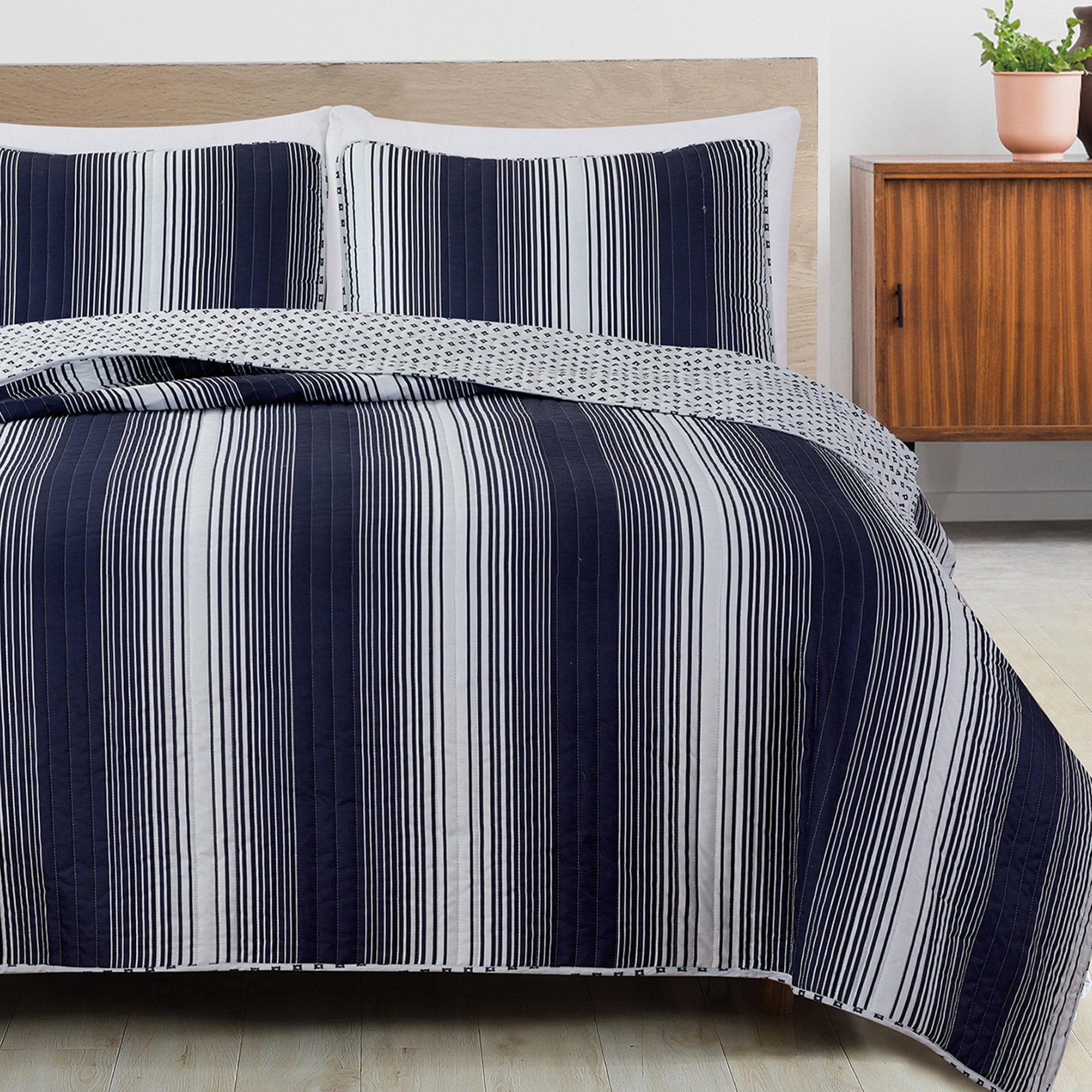 Everette Collection 3 Piece Ombre Striped Quilt Set - Best Buy Furniture