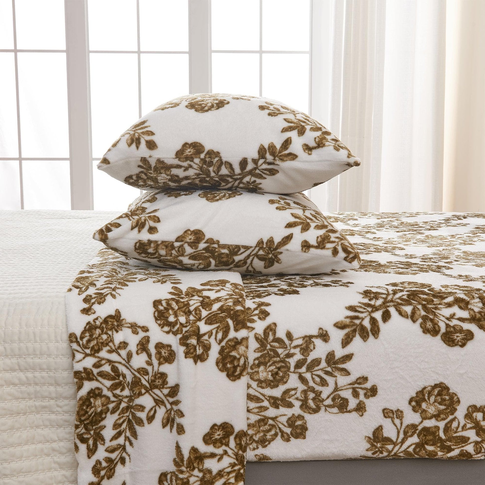 4-Piece Printed Plush Sheet - Velvet Luxe Lattice Collection - Best Buy Furniture