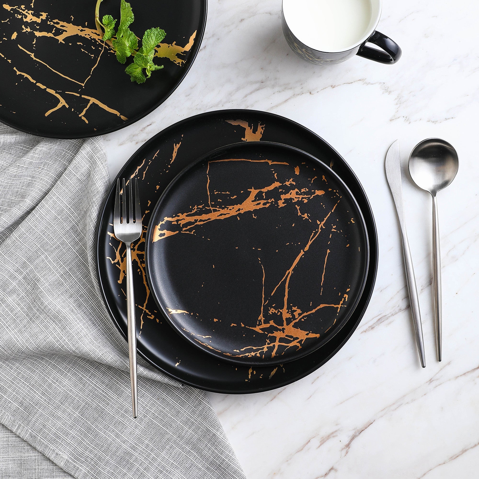 Zora Porcelain Dinner Plate - Black