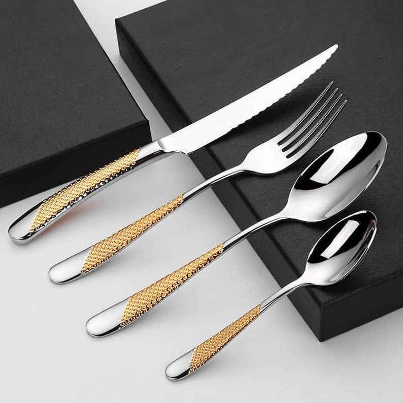 Tono Silverware Set