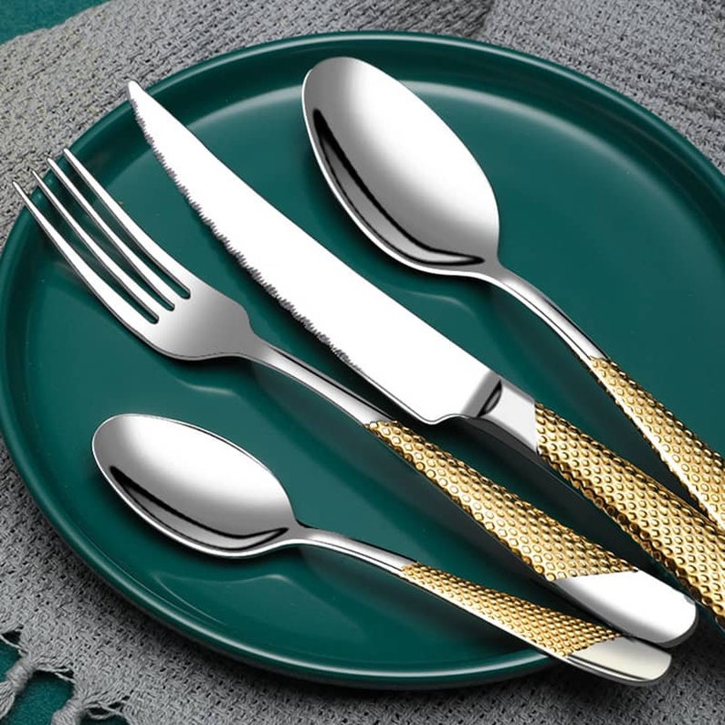 Tono Silverware Set