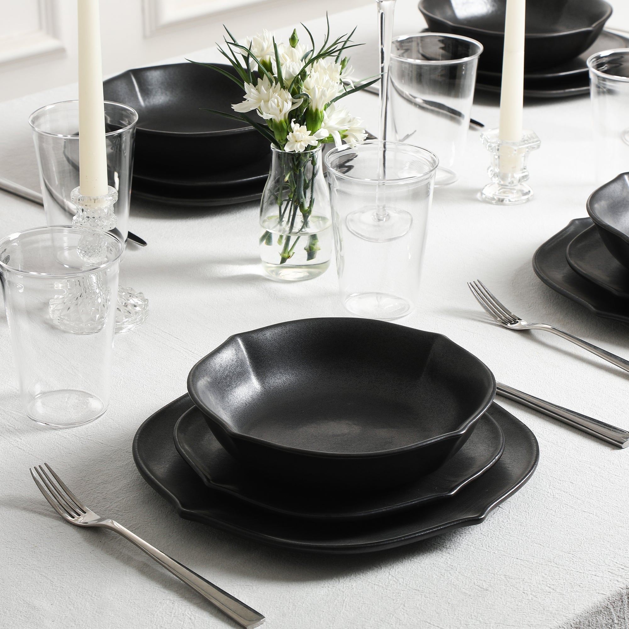 Baskerville Stoneware, Borosilicate Glass Dinnerware Set - Black