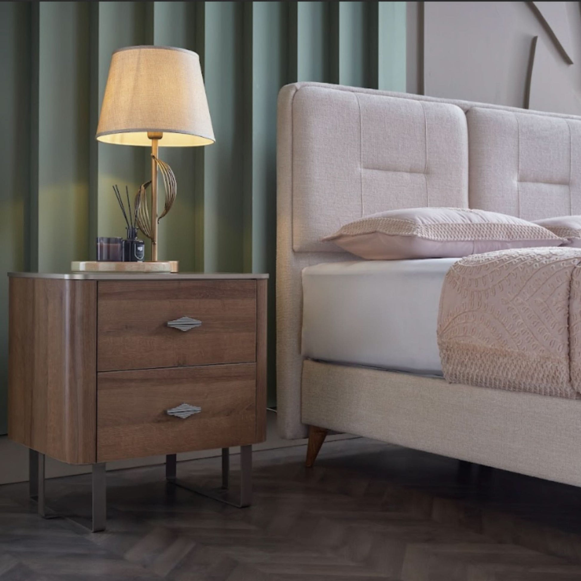 Modern Mirante bedroom set with built-in storage solutions