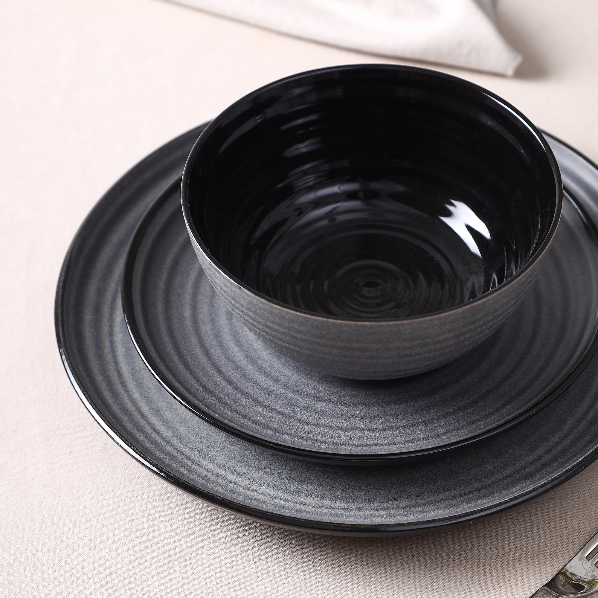 Dua Stoneware Dinnerware Set - Black
