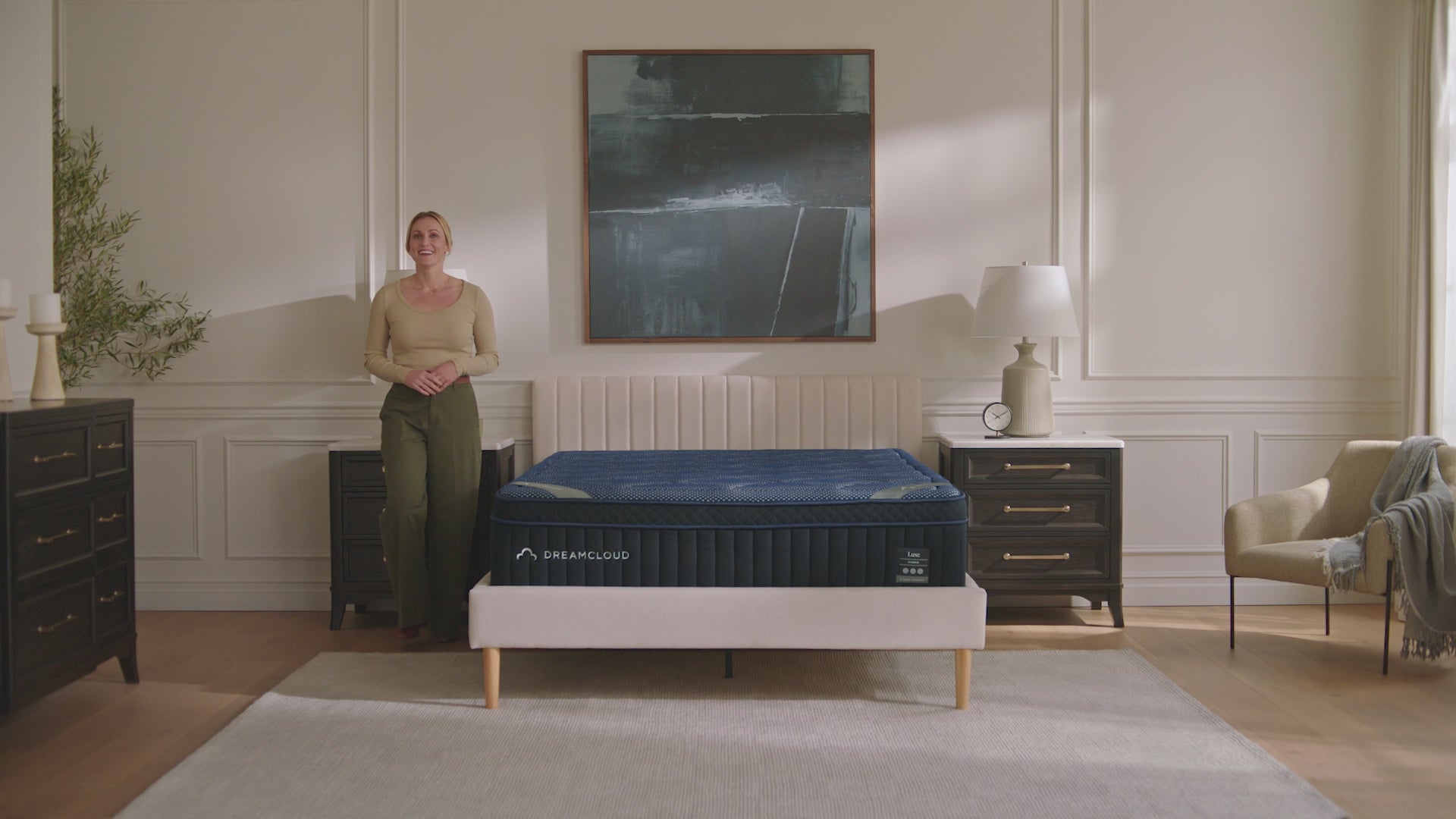 Load video: DreamCloud Luxe Hybrid Mattress
