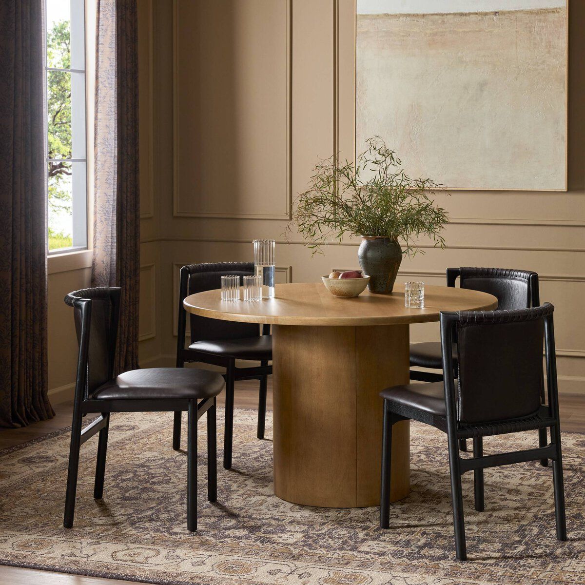 Pilo Dining Table