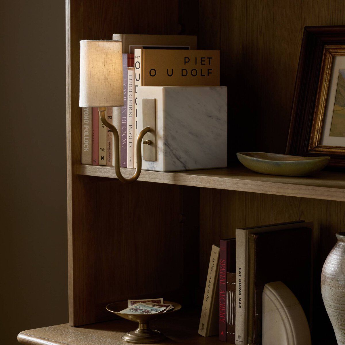 Calla Bookshelf Lamp