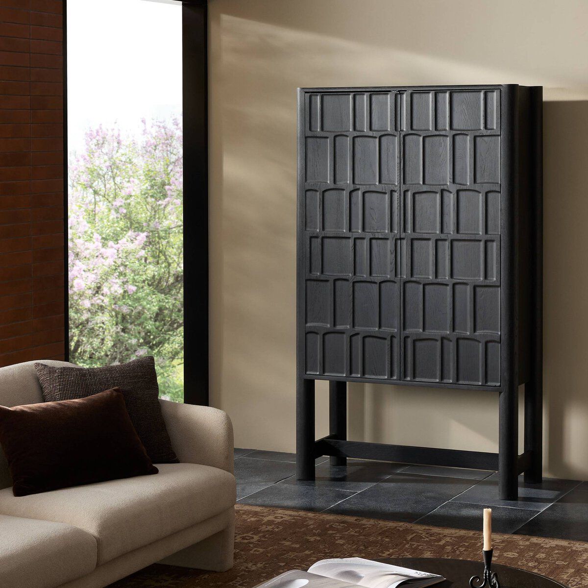 Ezri Cabinet