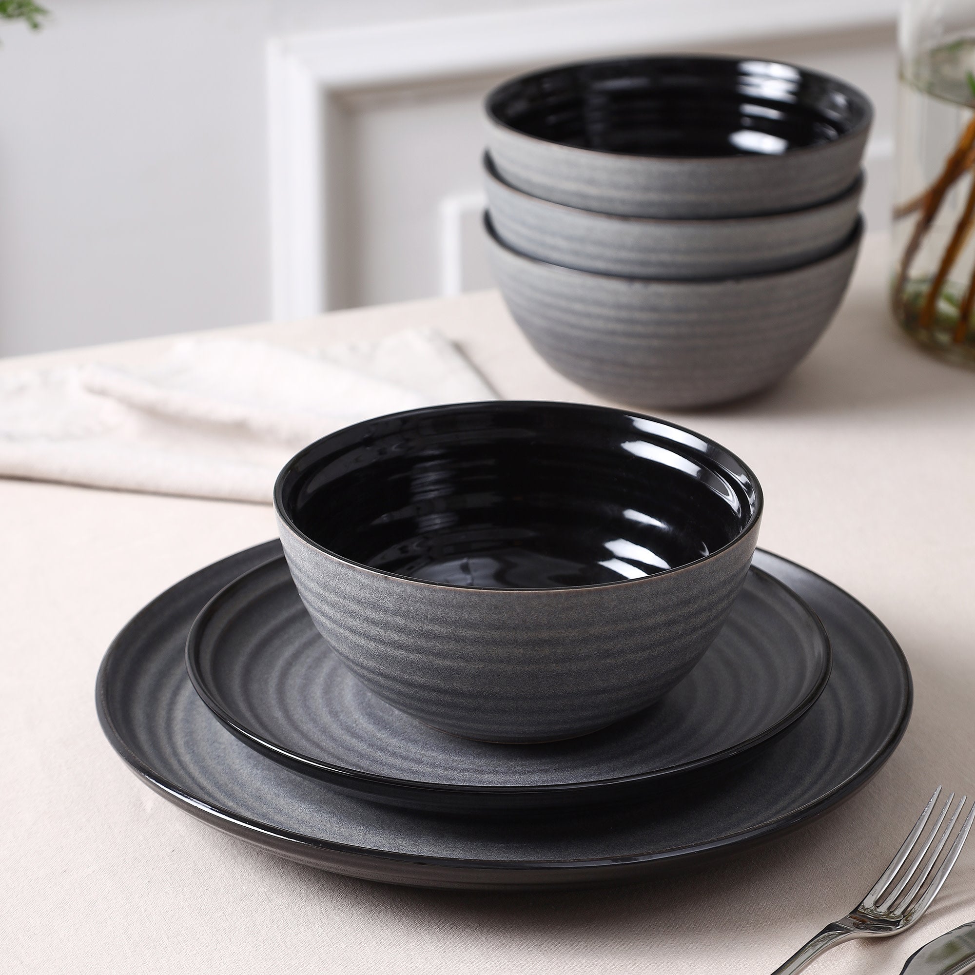 Dua Stoneware Dinnerware Set - Black