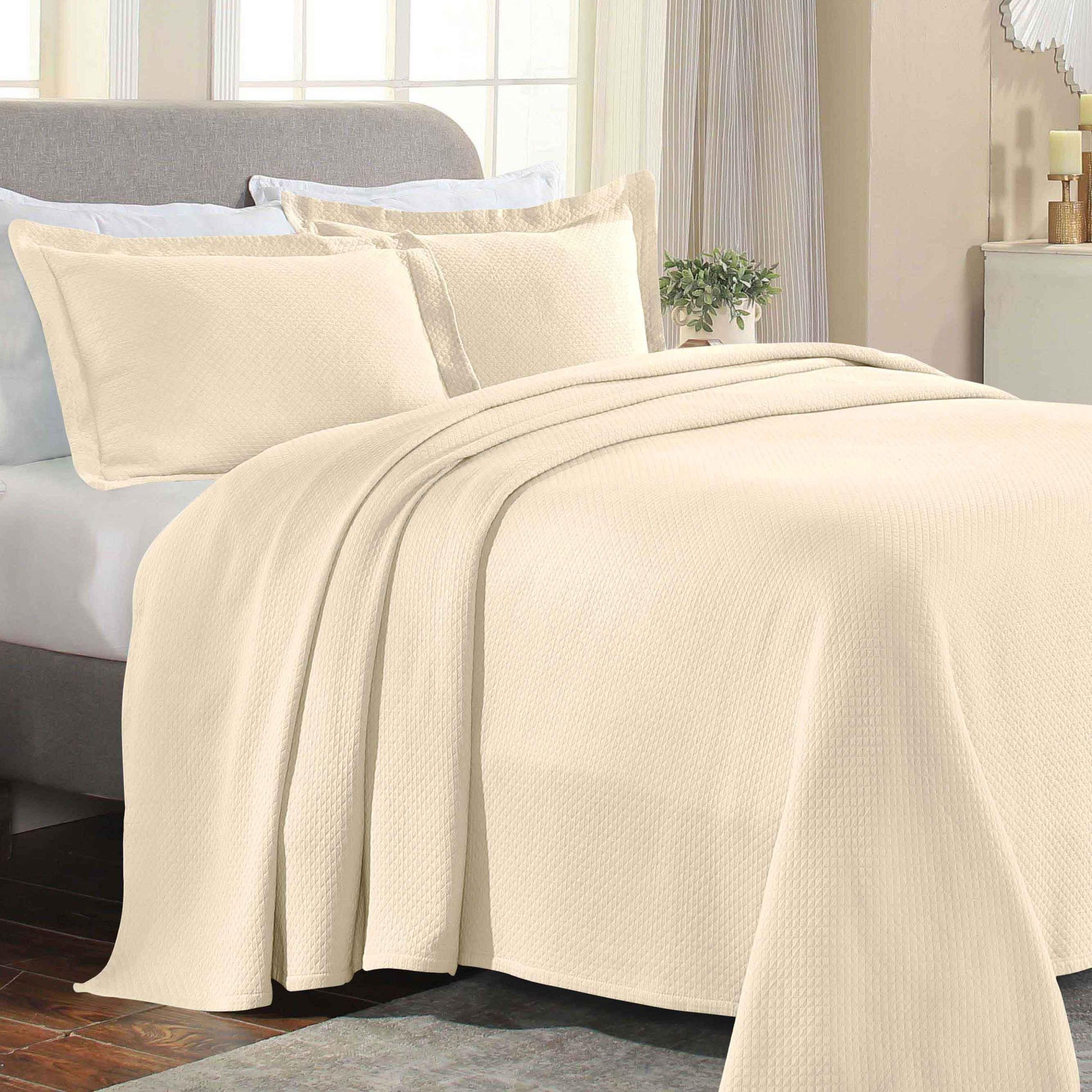 Solitaire Jacquard Matelassé Cotton Diamond Solitaire Bedspread Set - Bedspread by Superior Brand