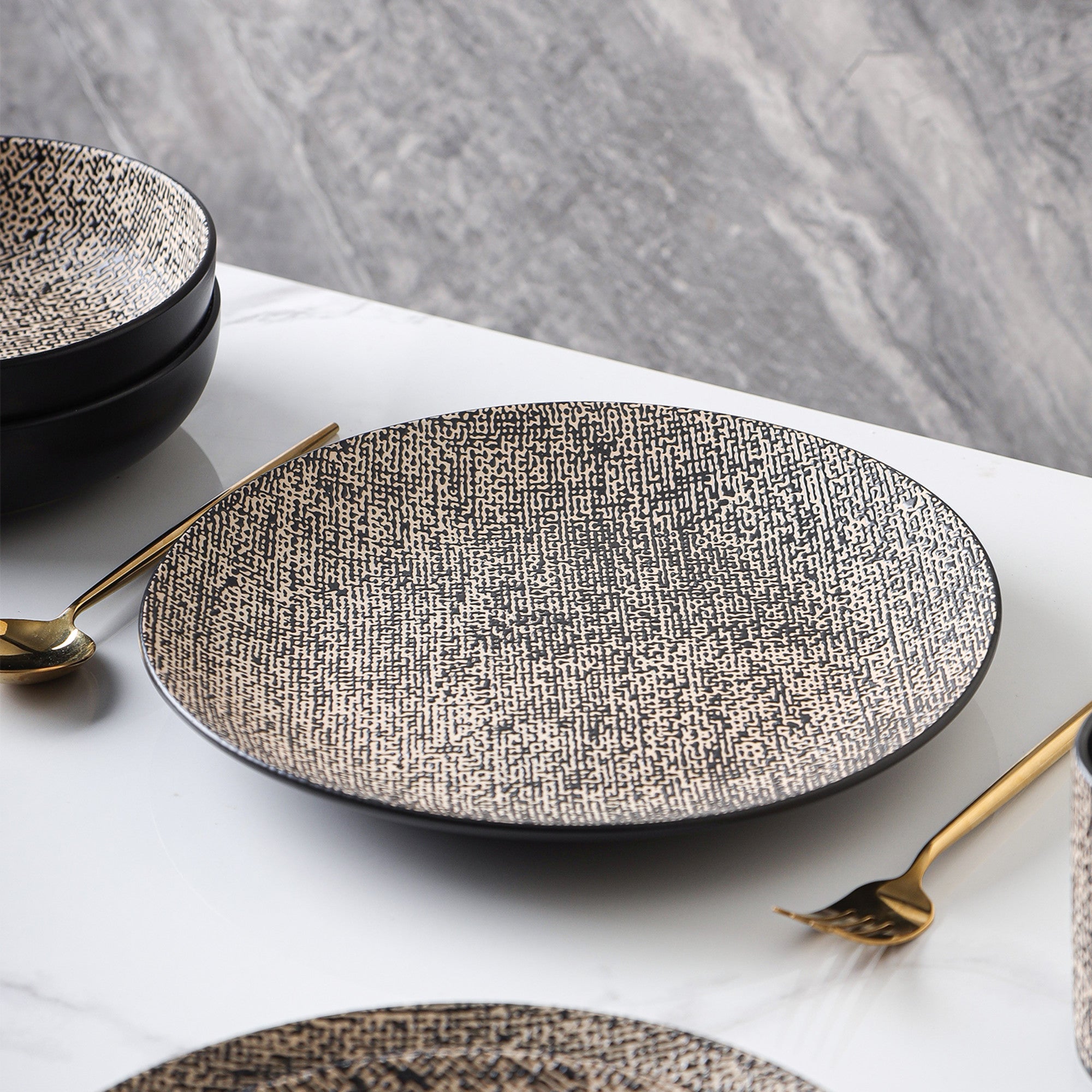 Sophie Stoneware Dinner Plate - Brown And Black
