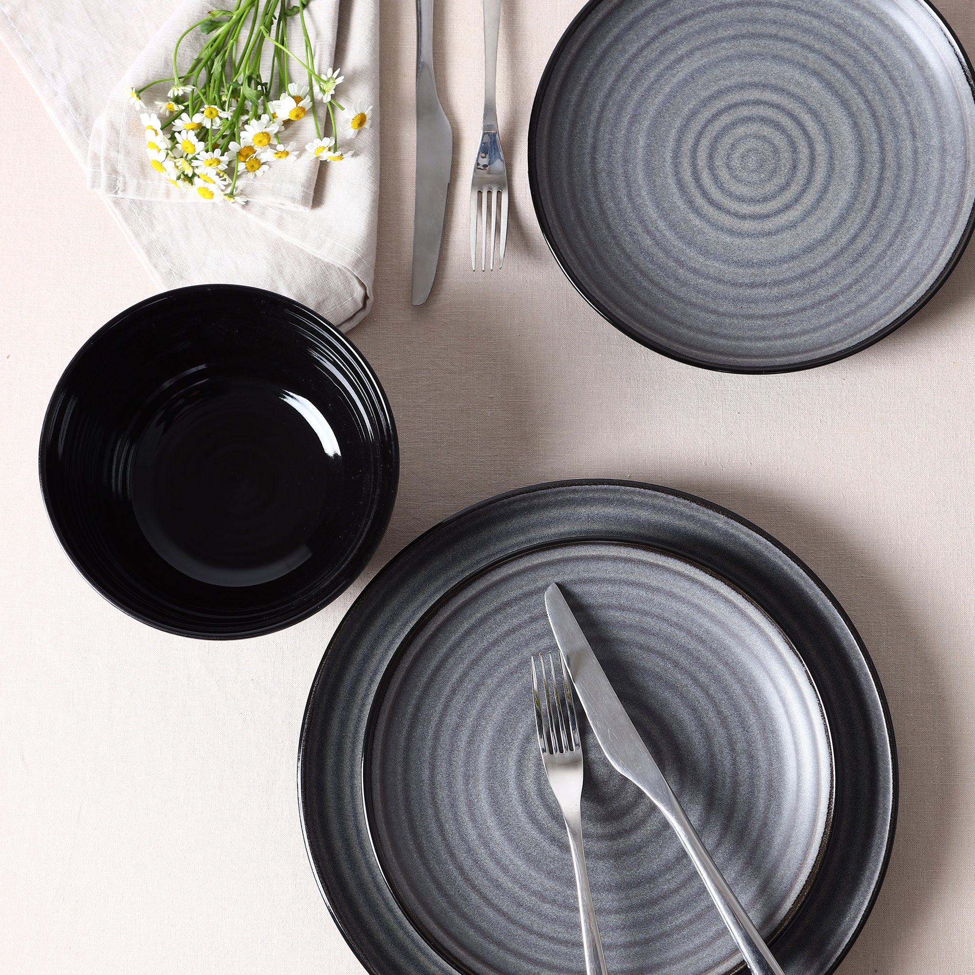 Dua Stoneware Dinner Plate - Black