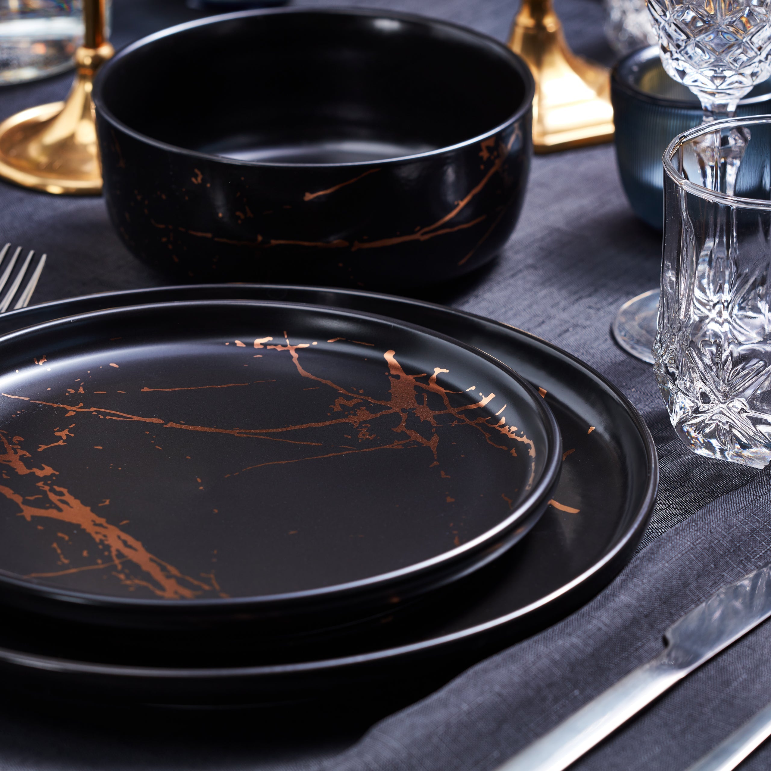 Zora Porcelain Dinnerware Set - Black