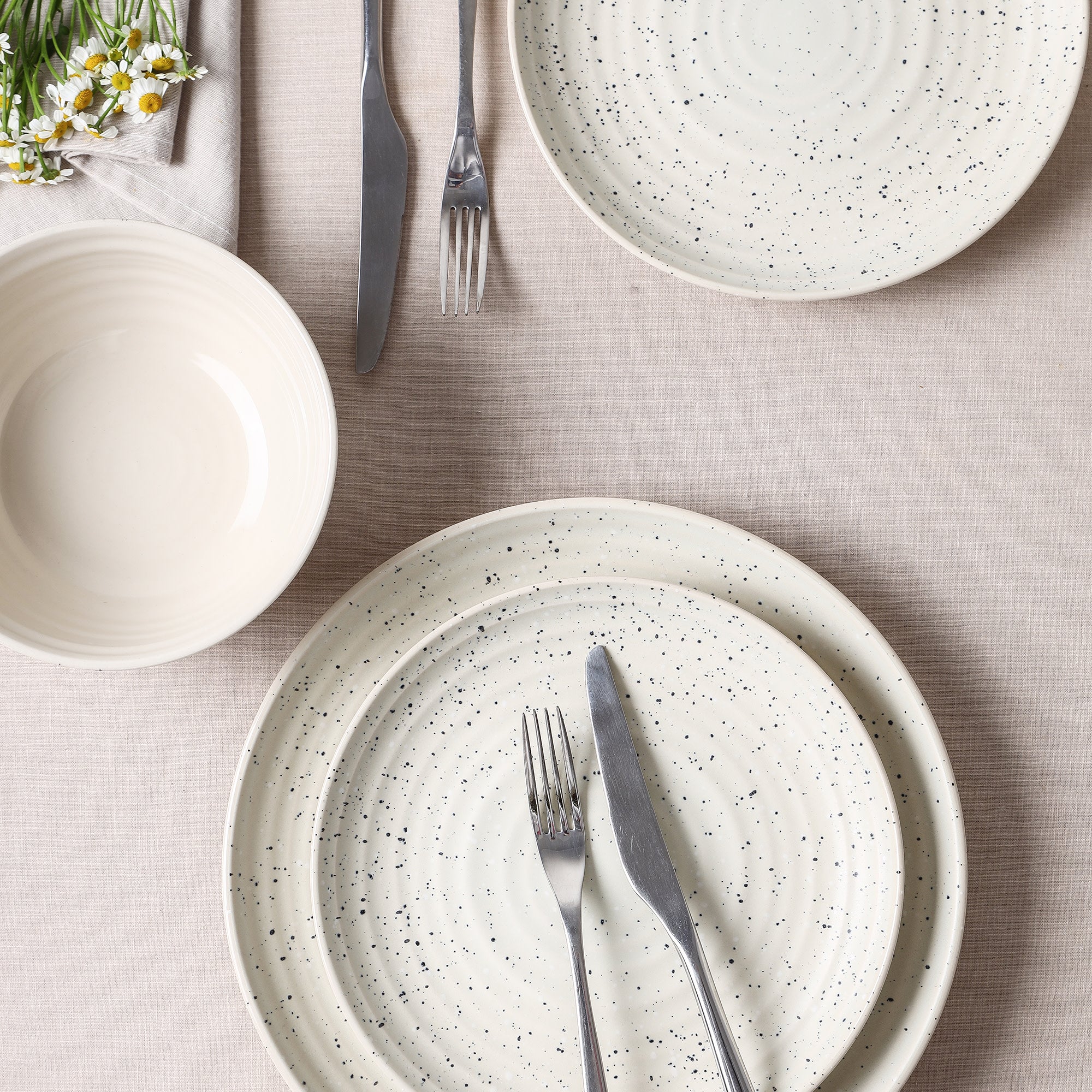 Dua Stoneware Dinner Plate - White