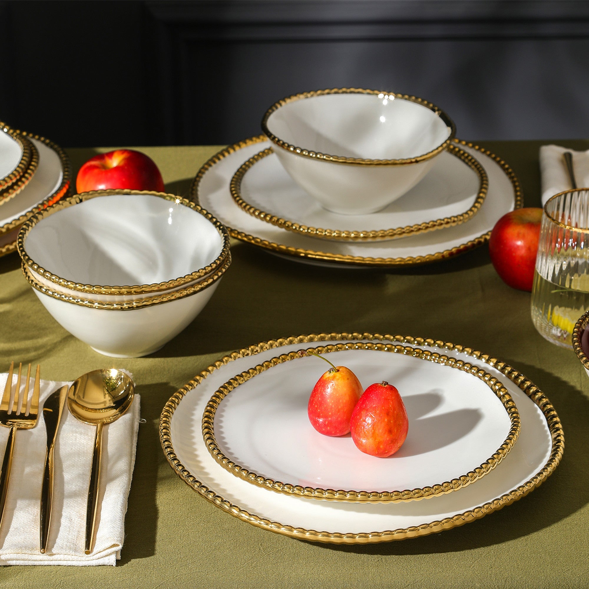 Akoya Porcelain Dinnerware Set - White
