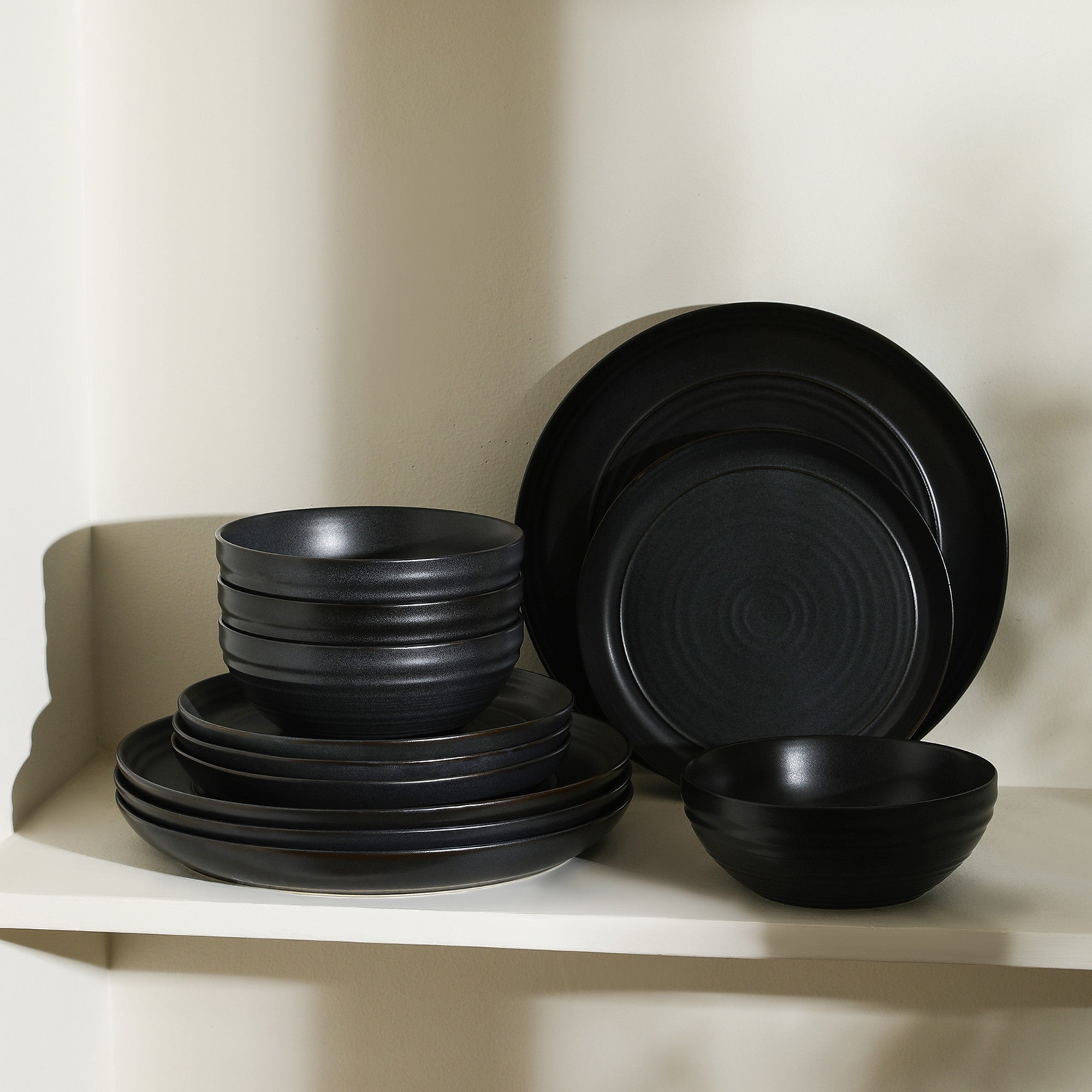 Elio Stoneware Dinnerware Set - Black