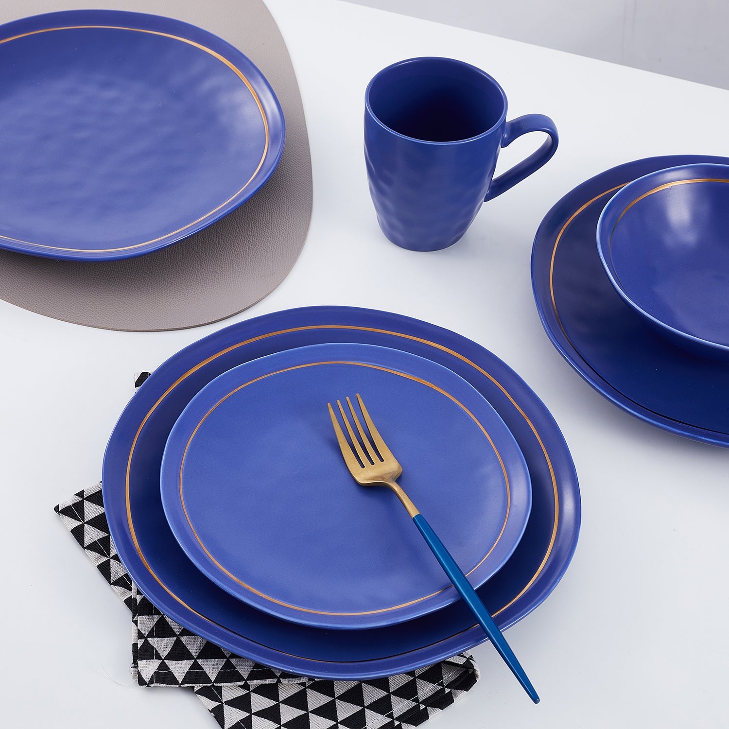 Clara Porcelain Dinnerware Set - Blue