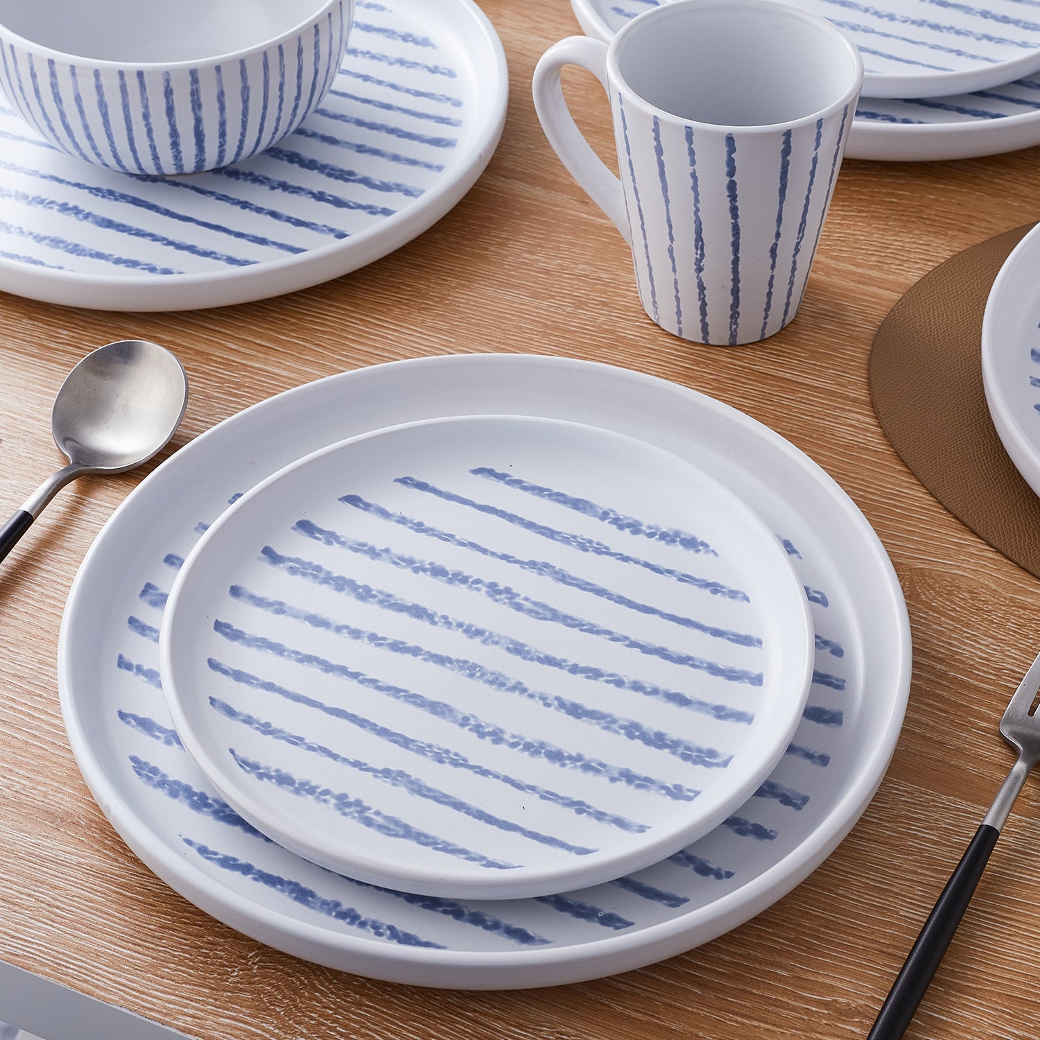 Nova Stoneware Dinnerware Set - Blue